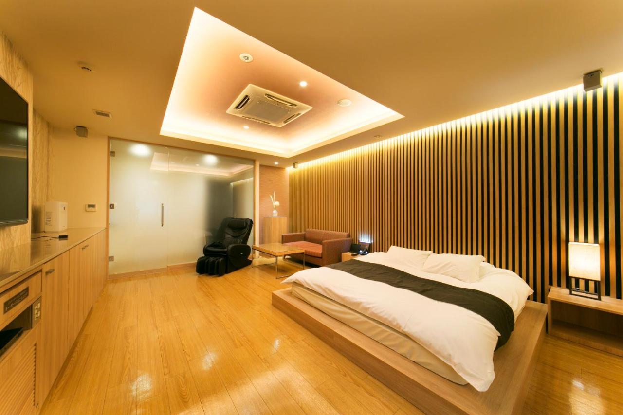 Hotel Lotus Toyonaka (Adults Only) Exteriér fotografie